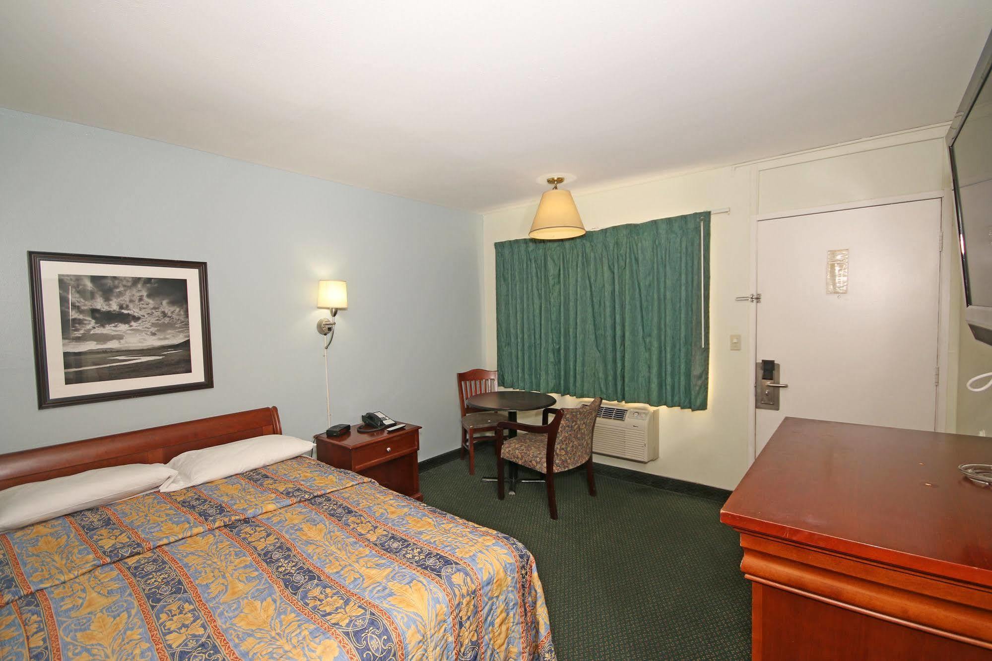 Royal Inn And Suites Charlotte Airport Dış mekan fotoğraf